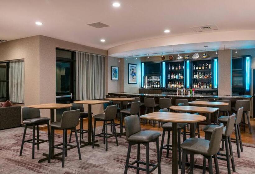 هتل Courtyard By Marriott Newark University Of Delaware