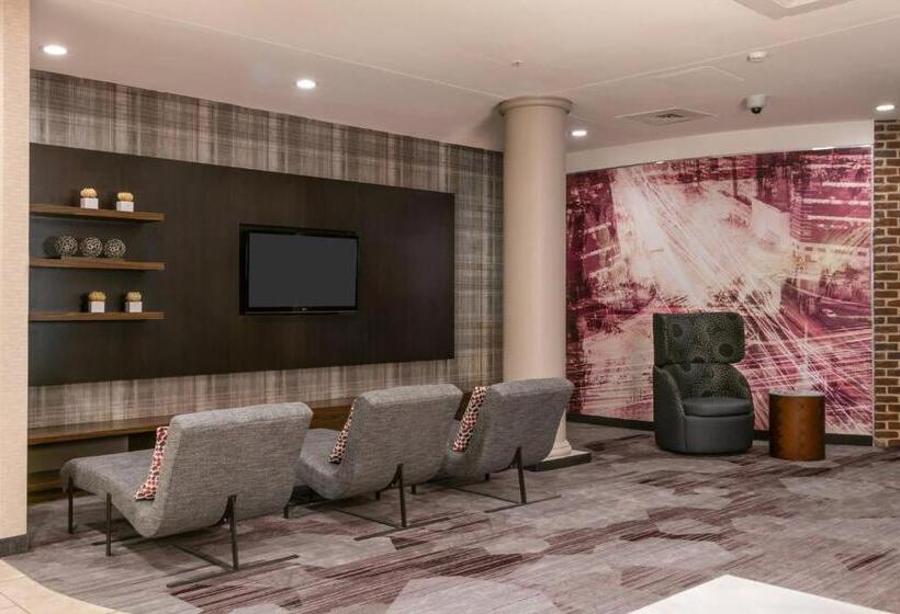 هتل Courtyard By Marriott Newark University Of Delaware