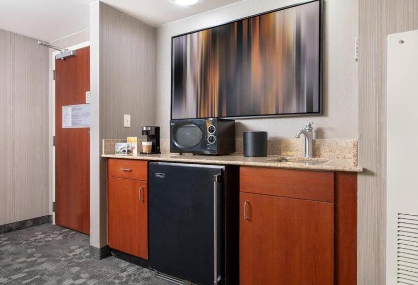 هتل Courtyard By Marriott Newark University Of Delaware
