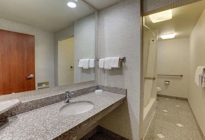 هتل Drury Inn & Suites Montgomery