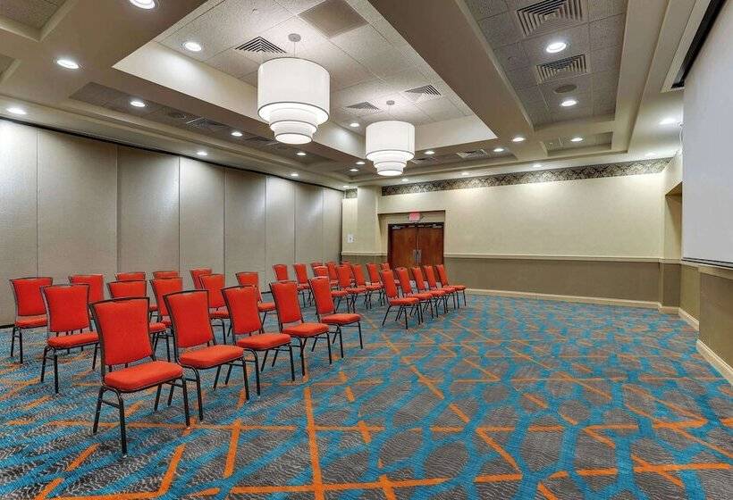 هتل Drury Inn & Suites Montgomery