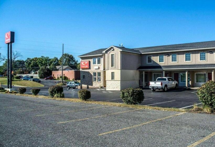 فندق Econo Lodge Inn & Suites Airport