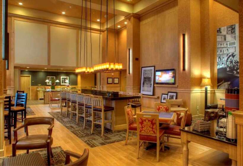 هتل Hampton Inn & Suites Dodge City