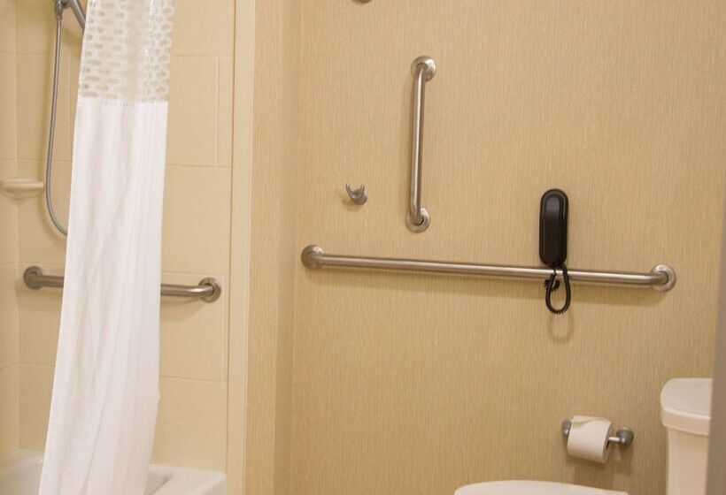 هتل Hampton Inn & Suites Dodge City