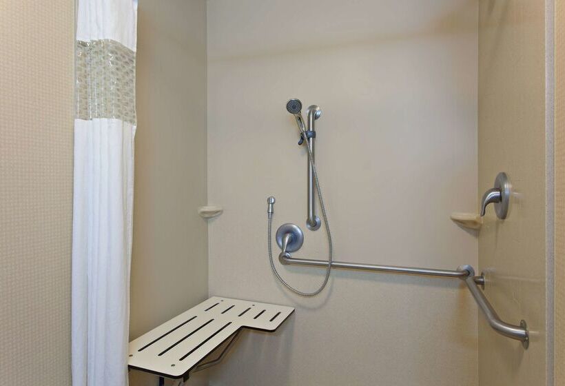هتل Hampton Inn & Suites Fresno Northwest