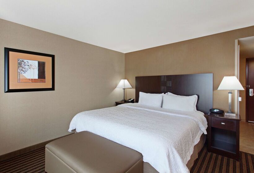 هتل Hampton Inn & Suites Fresno Northwest