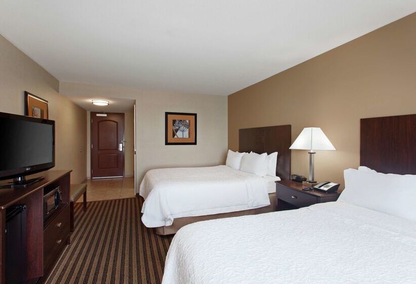 هتل Hampton Inn & Suites Fresno Northwest