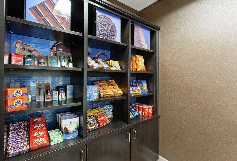 هتل Hampton Inn & Suites Fresno Northwest