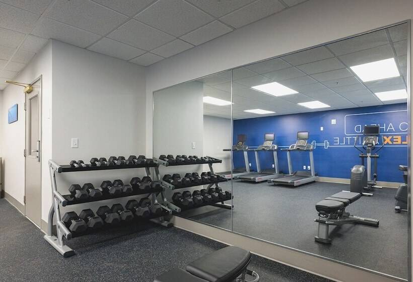 هتل Holiday Inn Express & Suites Marquette, An Ihg