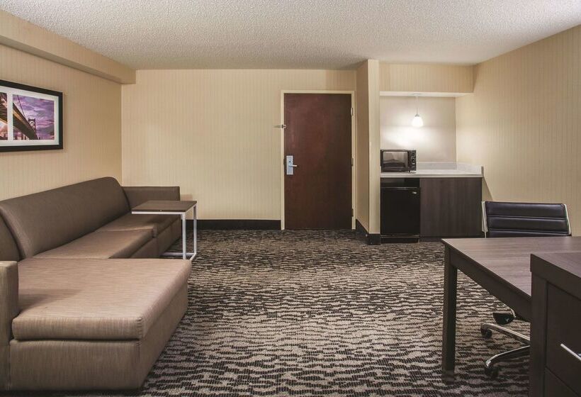 هتل La Quinta By Wyndham Newark   Elkton