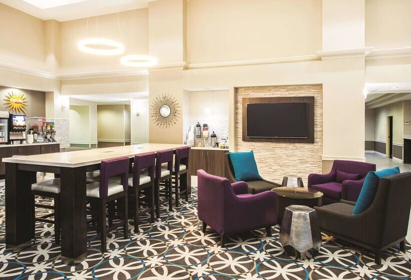 هتل La Quinta By Wyndham Newark   Elkton