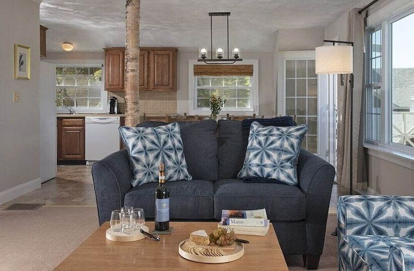 هتل The Lodge At Moosehead Lake