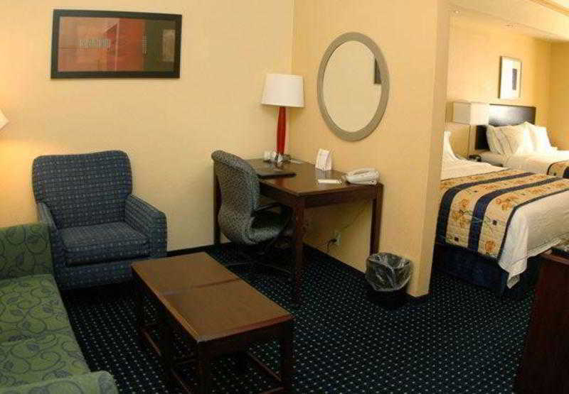 هتل Springhill Suites By Marriott Grand Rapids Airport Southeast