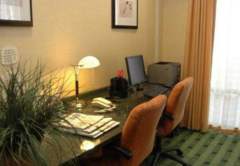هتل Springhill Suites By Marriott Grand Rapids Airport Southeast