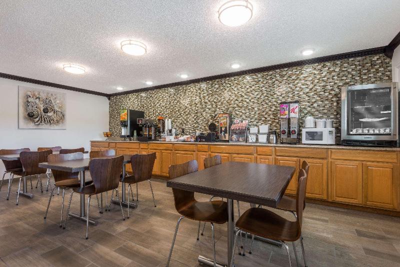 فندق Super 8 By Wyndham Kimball