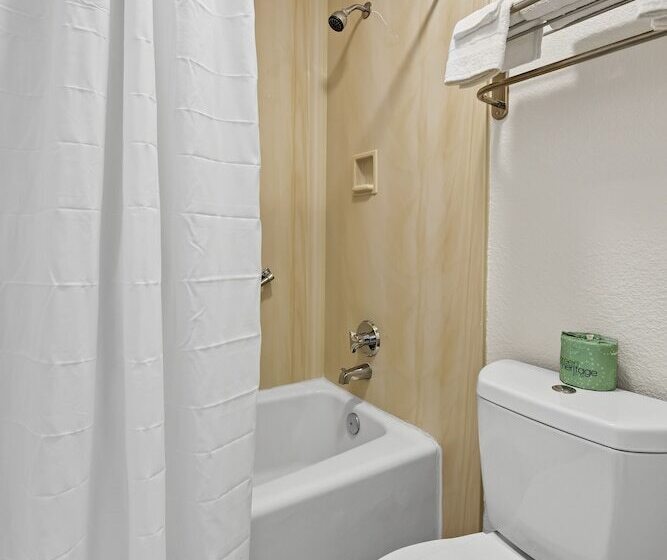 فندق Rodeway Inn