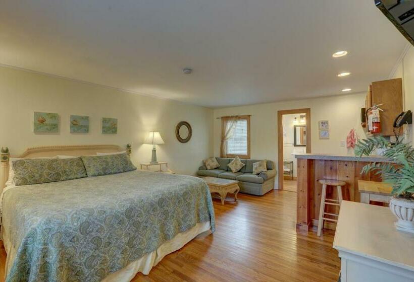 Cape Pines Motel
