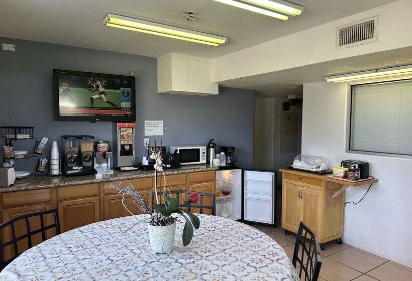 בית מלון כפרי Americas Best Value Inn And Suites Groves