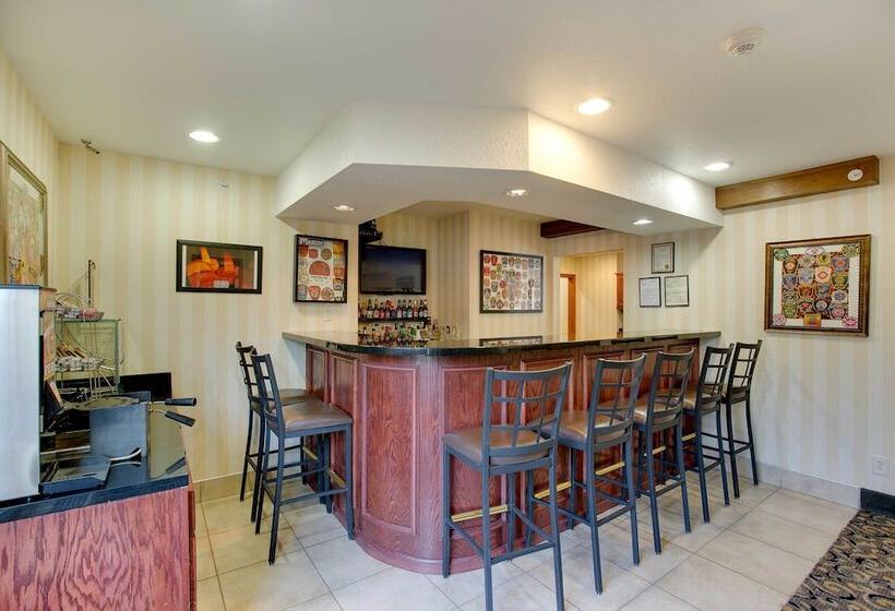 فندق Cobblestone Inn & Suites  Clintonville