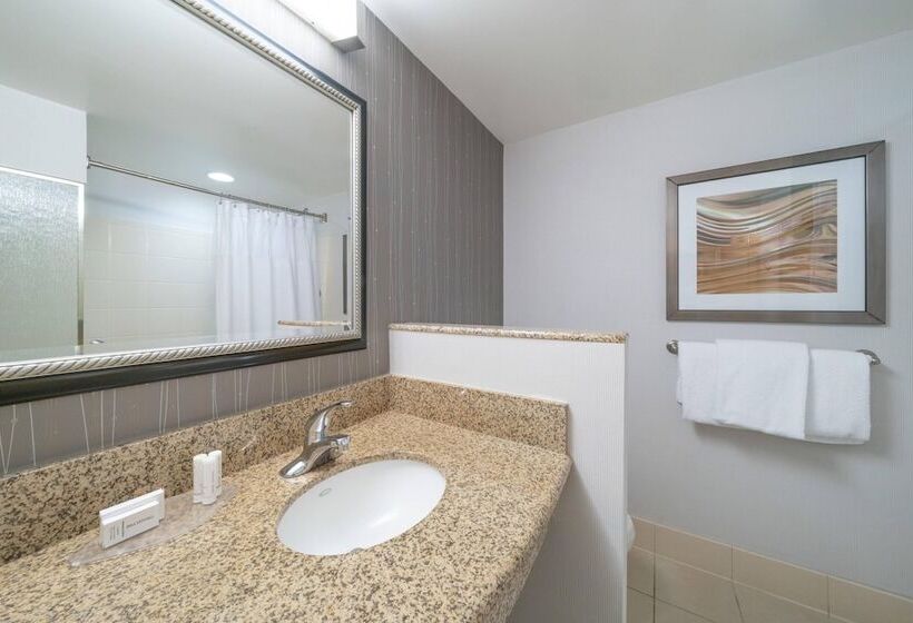 فندق Courtyard By Marriott Salisbury