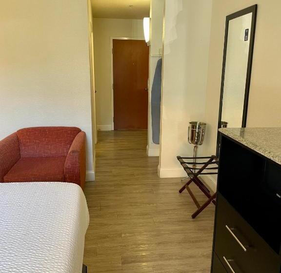 בית מלון כפרי Days Inn & Suites By Wyndham Lakeland