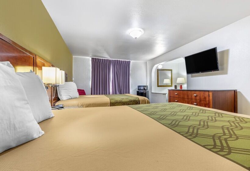 בית מלון כפרי Rose City Inn & Suites