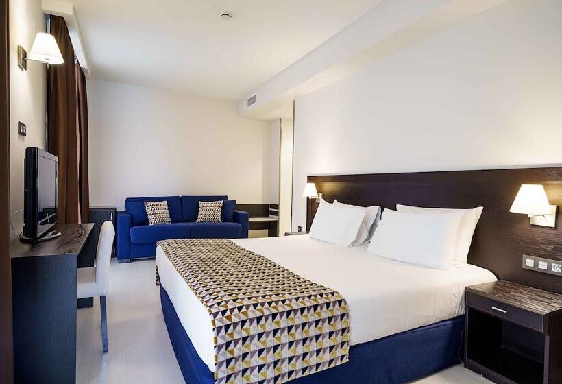 ホテル Exe Malaga Museos