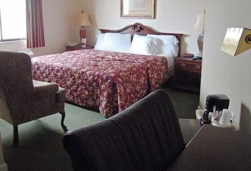 هتل Colonie Inn And Suites