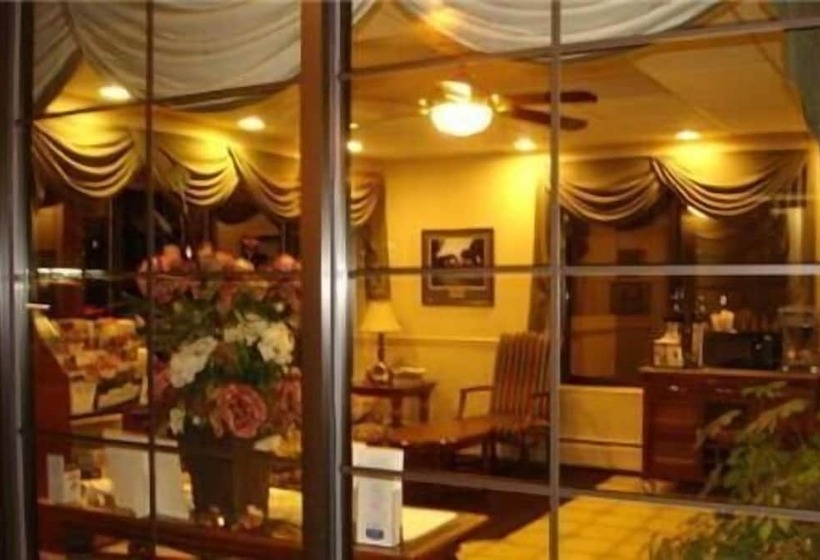 هتل Colonie Inn And Suites