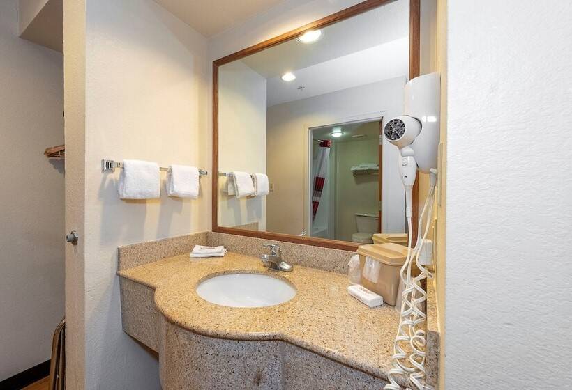 בית מלון כפרי Red Roof Inn & Suites Biloxi   Ocean Springs