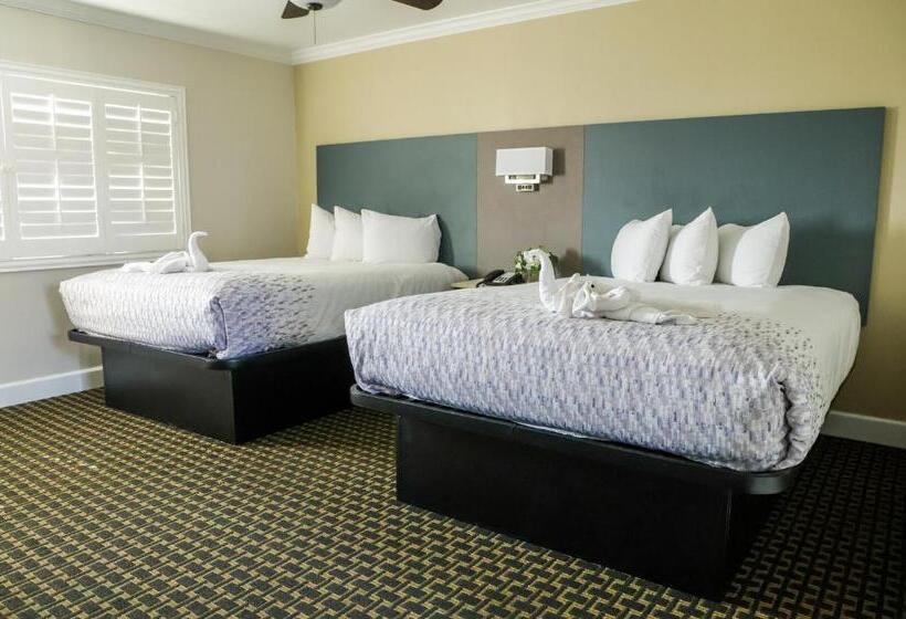 ホテル Sea Breeze Inn   San Simeon