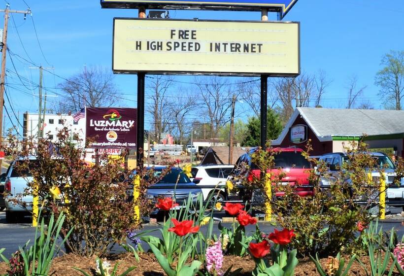 モーテル Budget Inn Falls Church