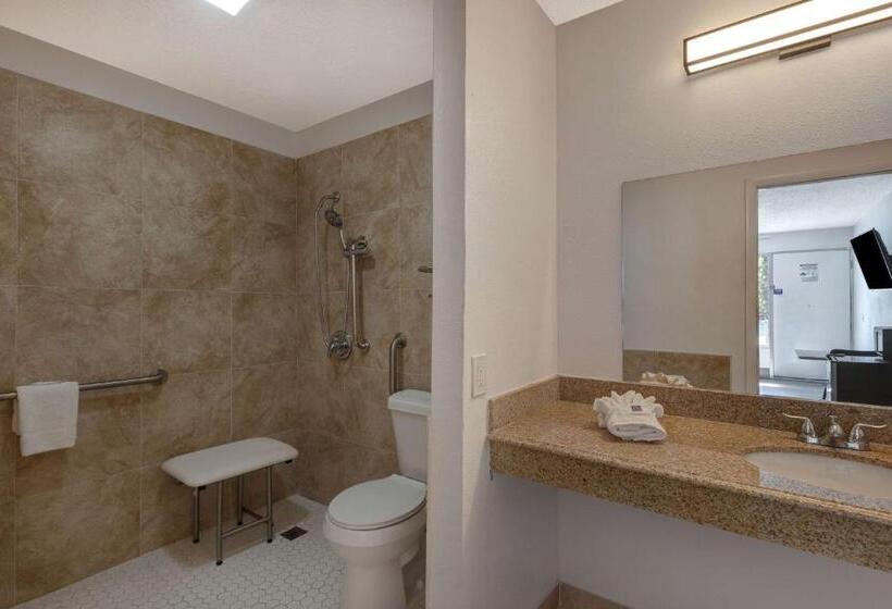 فندق على الطريق Crestview Inn