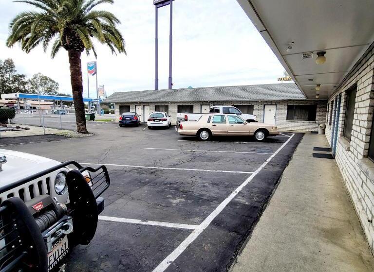 汽车旅馆  Economy Inn