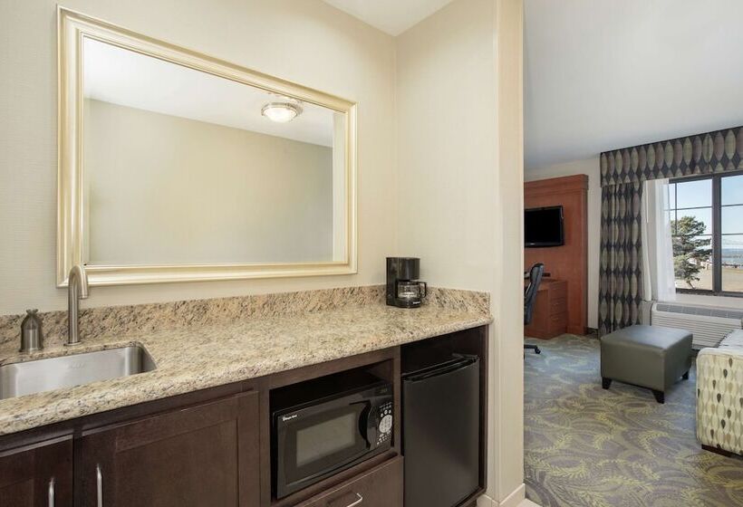 Hampton Inn And Suites Astoria