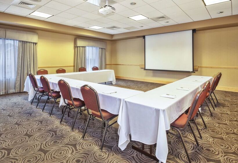 Hampton Inn & Suites Madison West