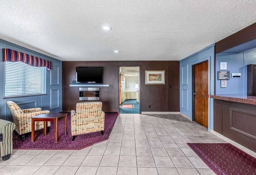 فندق Econo Lodge Inn & Suites