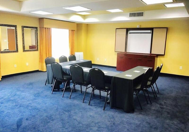 هتل Fairfield Inn & Suites Fresno Clovis