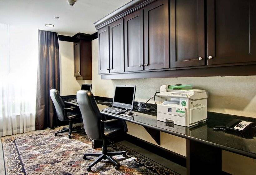 בית מלון כפרי Homewood Suites By Hilton Toronto Airport Corporate Centre