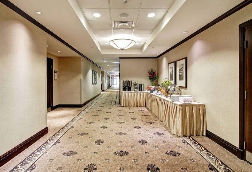 בית מלון כפרי Homewood Suites By Hilton Toronto Airport Corporate Centre