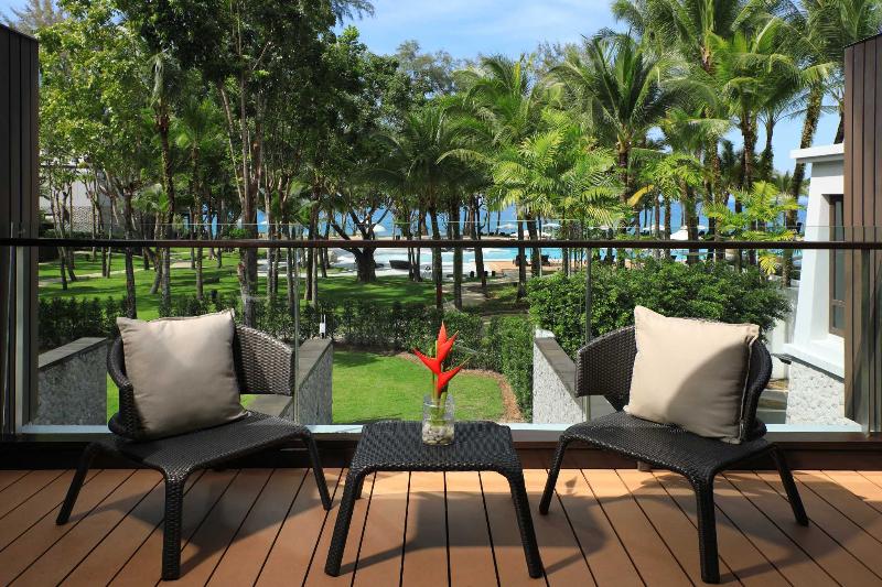 هتل Natai Beach Resort