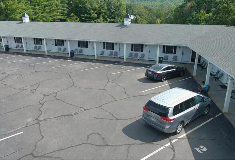 Colonial Motel