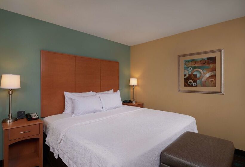 Hampton Inn & Suites Canton