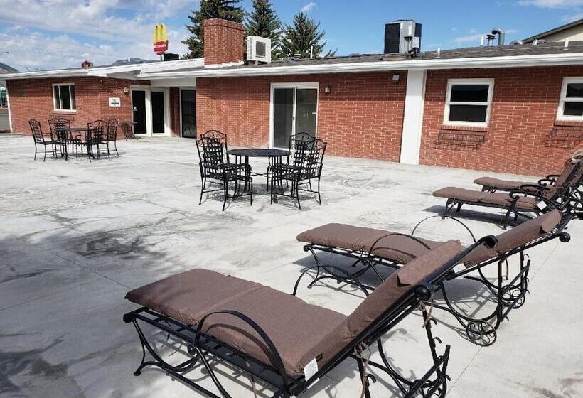 فندق Cody Legacy Inn & Suites