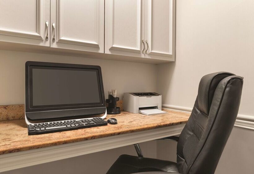 فندق Country Inn & Suites By Radisson, Tampa Airport North, Fl