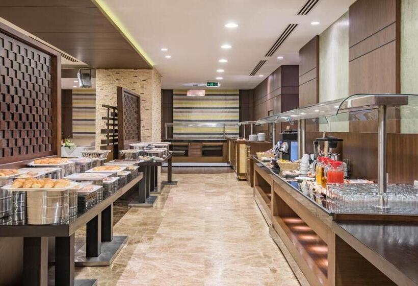 هتل Crowne Plaza Madinah, An Ihg