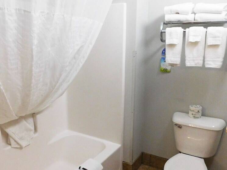 בית מלון כפרי Days Inn By Wyndham Fargo/casselton