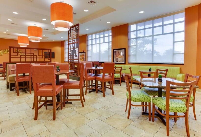 هتل Drury Inn & Suites West Des Moines