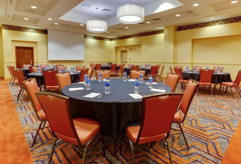 هتل Drury Inn & Suites West Des Moines