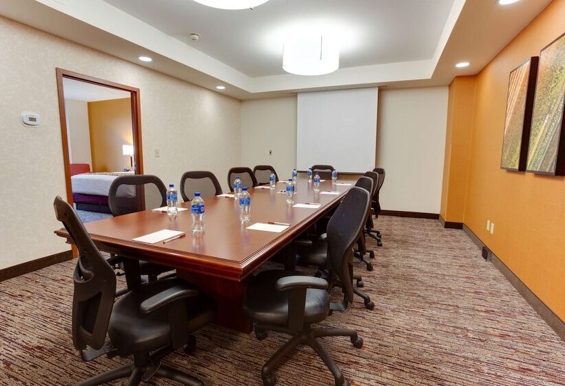 هتل Drury Inn & Suites West Des Moines